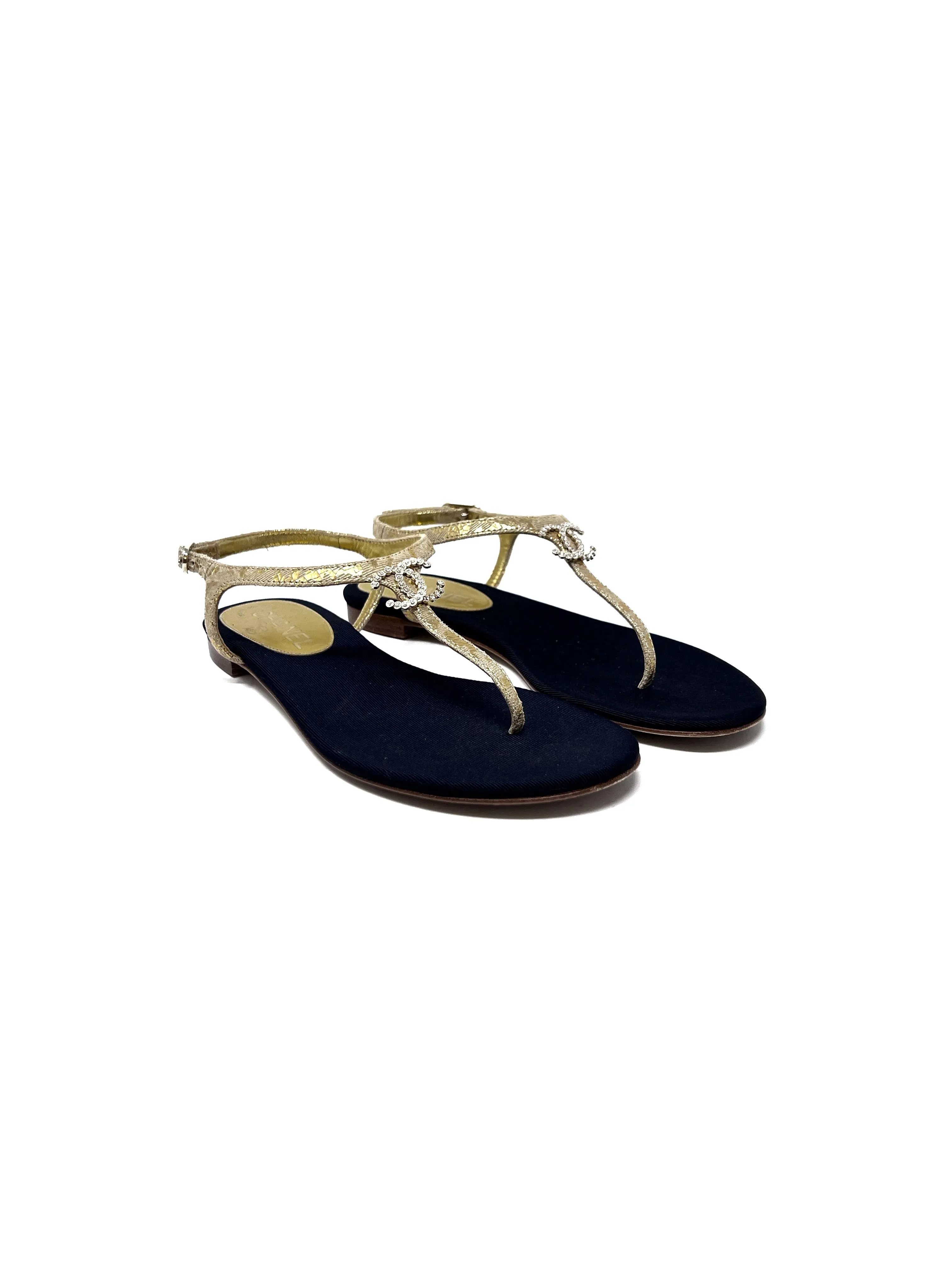 Chanel W Shoe Size 35.5 '15C Gold Flakes Embellished CC Thong Sandal