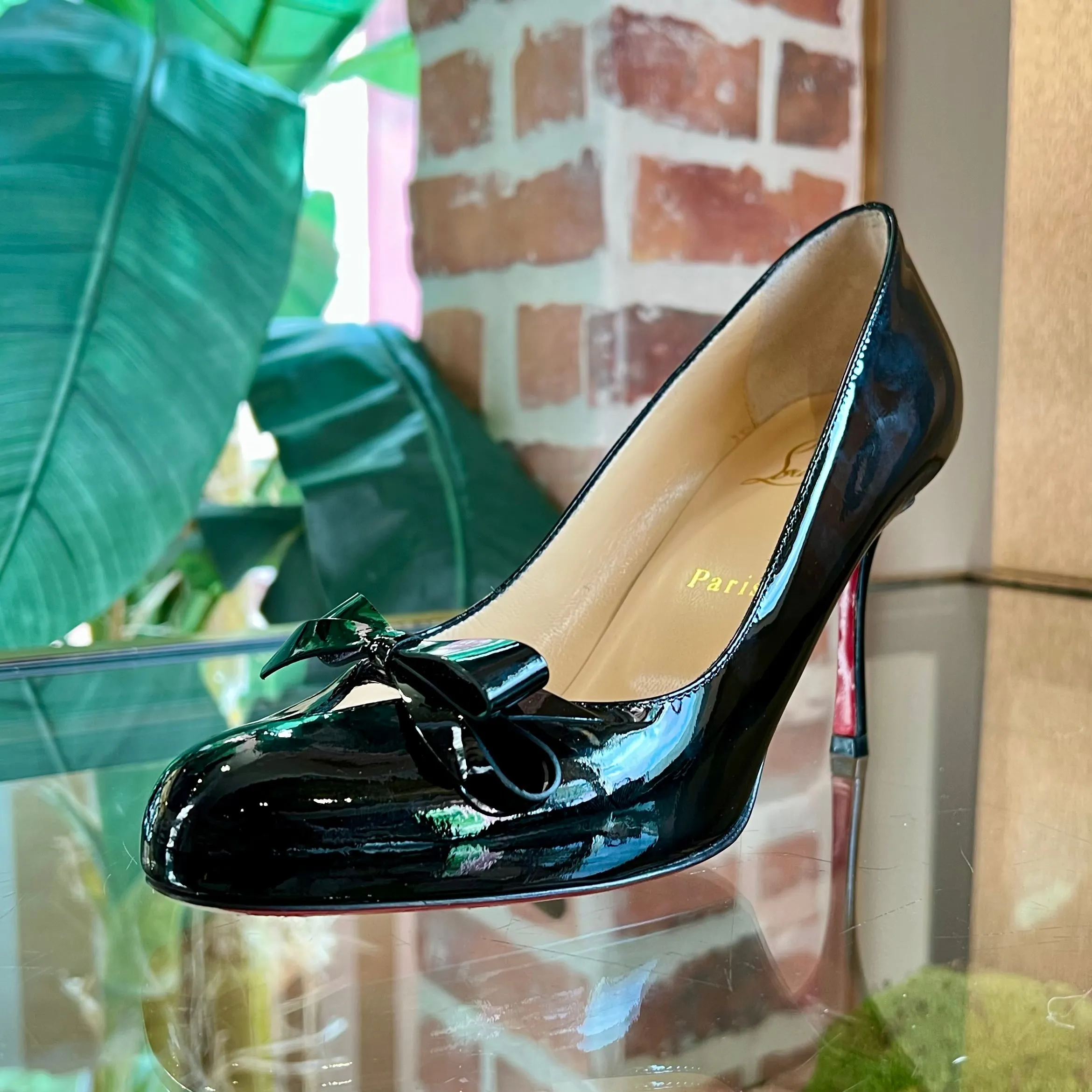 CHRISTIAN LOUBOUTIN Vinodo Bow 85 Black Patent Leather Pumps SZ3.75(7.5US)