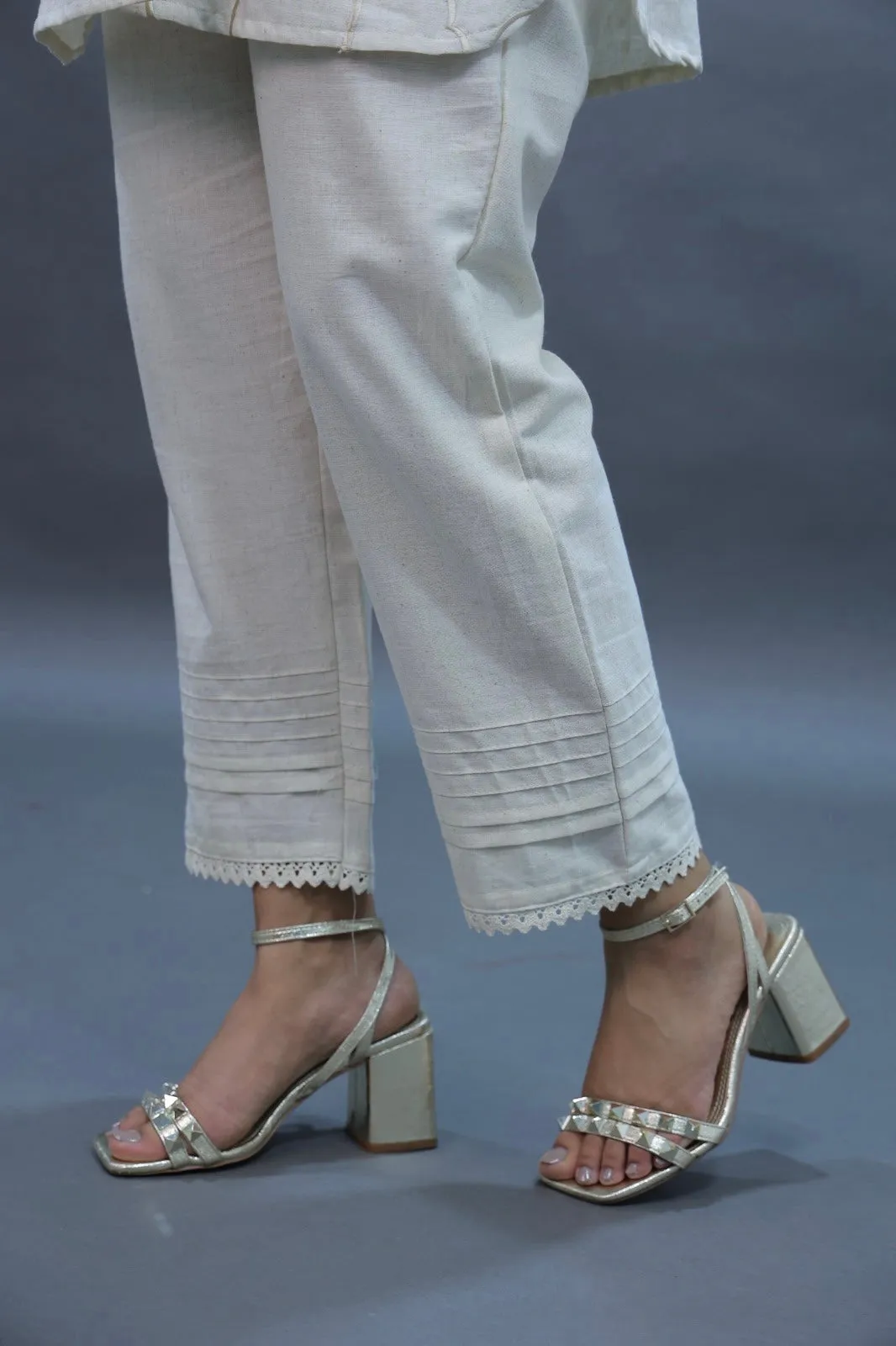 Cream Straight Pant In Cotton