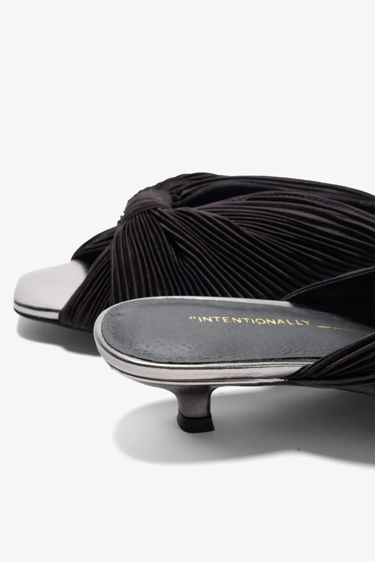 Curfew Heel
