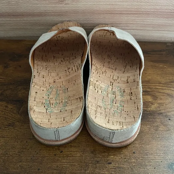 Kork ease slide sandal in natural size 10M leather suede