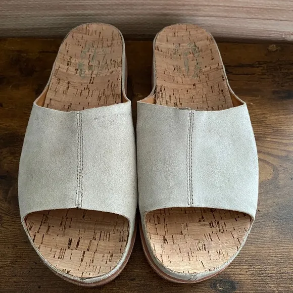 Kork ease slide sandal in natural size 10M leather suede