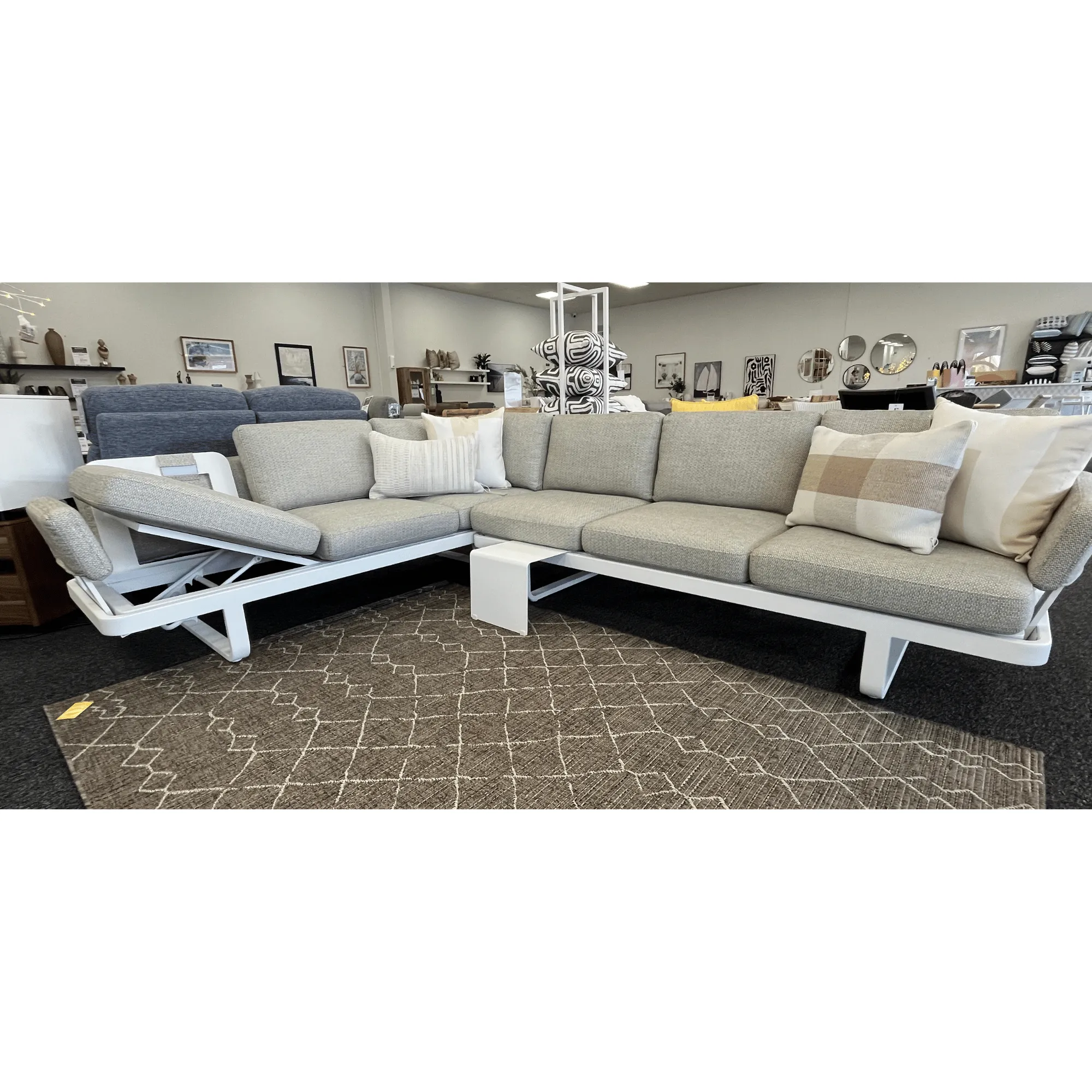 Otama Outdoor Corner Suite - White
