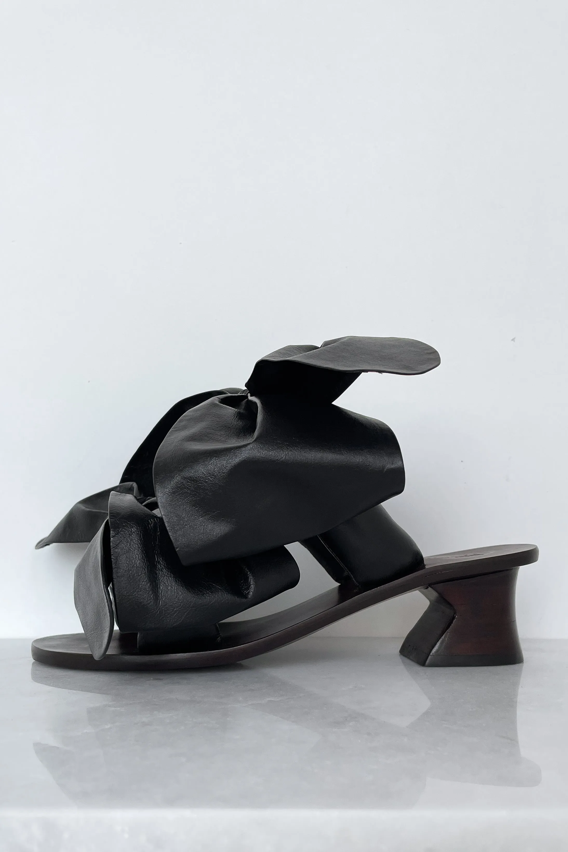 Pillow Bow Heel