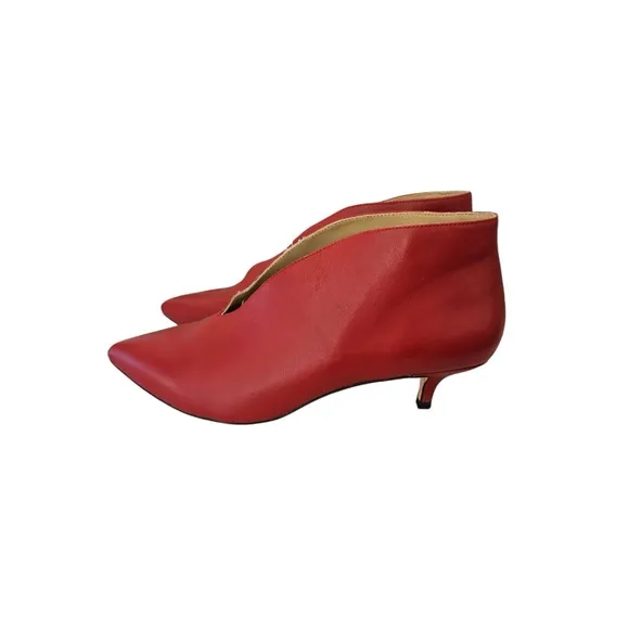 *Pour La Victoire red  leather kitten heel  9.5 40 pointy toe V-neck pump bootie