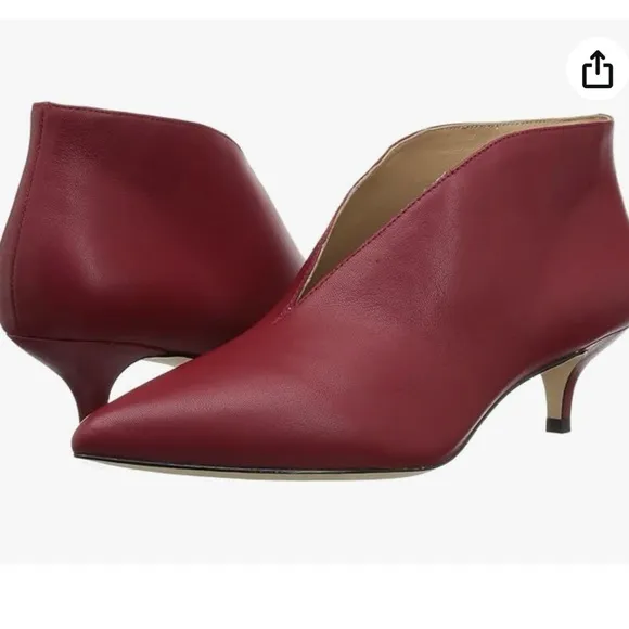 *Pour La Victoire red  leather kitten heel  9.5 40 pointy toe V-neck pump bootie