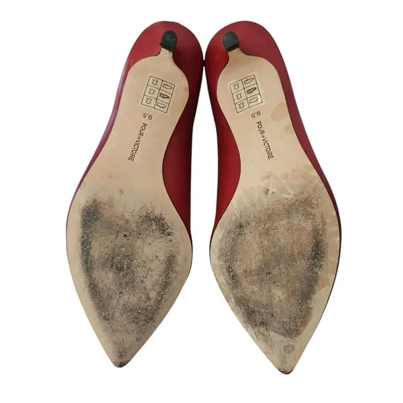 *Pour La Victoire red  leather kitten heel  9.5 40 pointy toe V-neck pump bootie