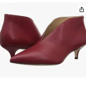 *Pour La Victoire red  leather kitten heel  9.5 40 pointy toe V-neck pump bootie