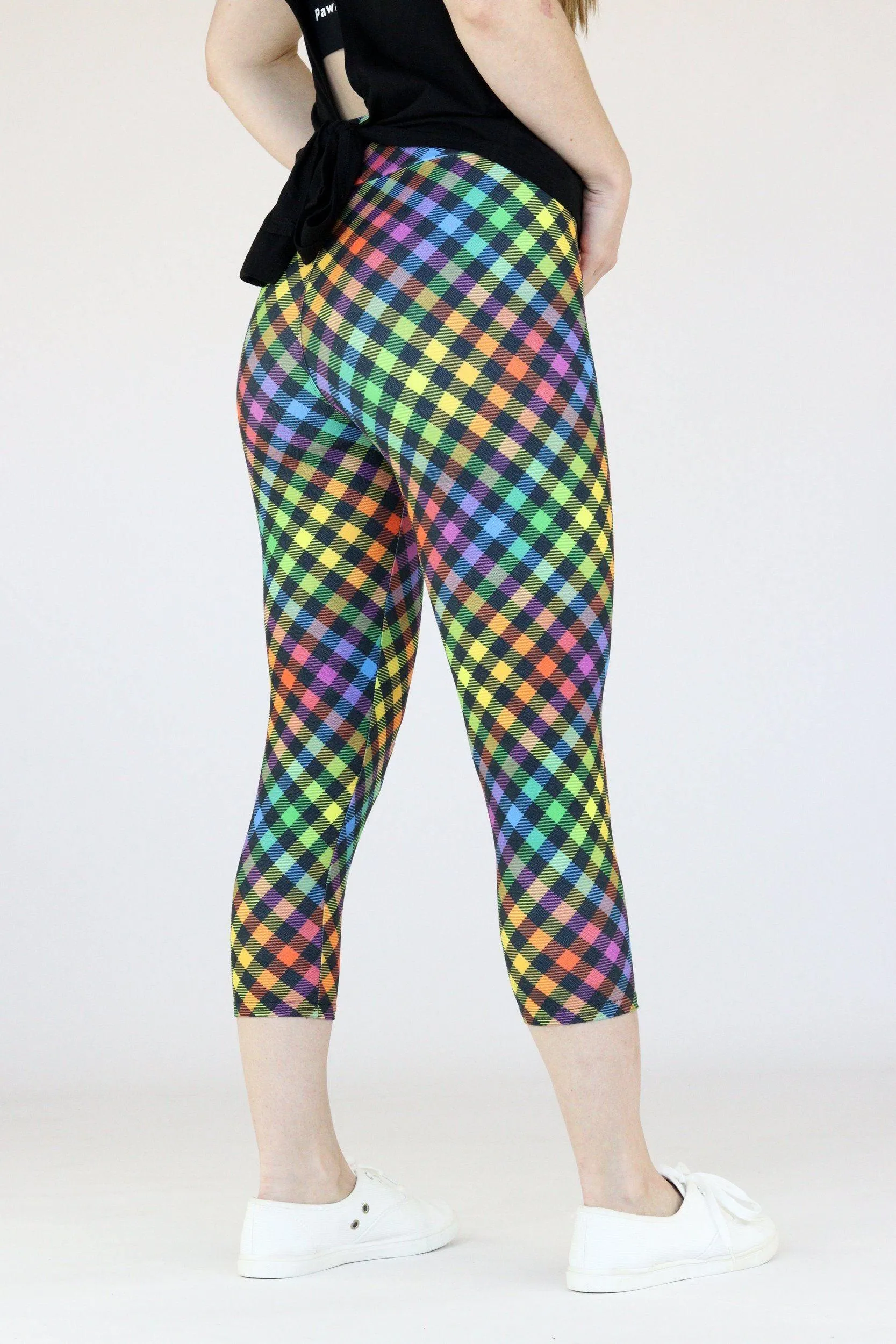 Rainbow Gingham - Casual Capri Leggings