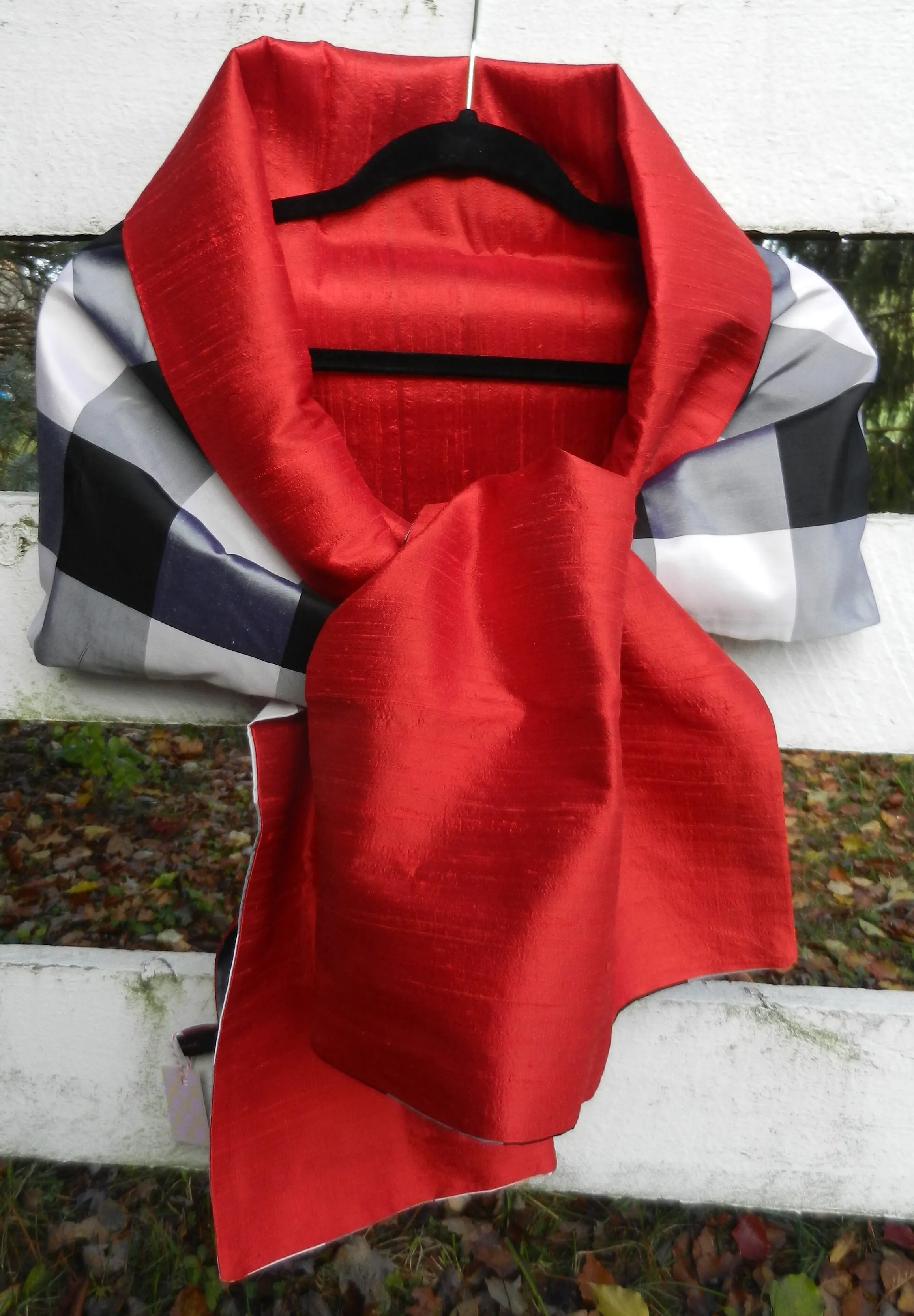 Silk Wrap in Black Buffalo Check and Red (LW40 Buffalo)