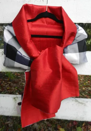 Silk Wrap in Black Buffalo Check and Red (LW40 Buffalo)
