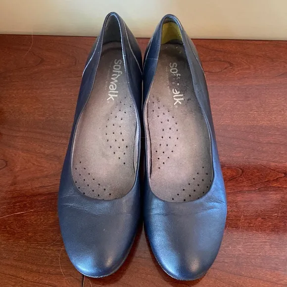 SoftWalk Find Comfort Within Navy Blue Leather Low Heel Pumps Size 10.5W