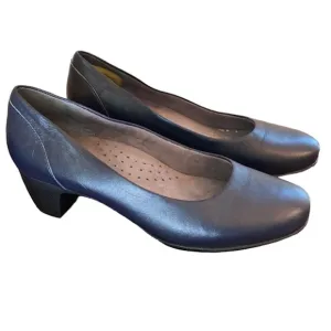 SoftWalk Find Comfort Within Navy Blue Leather Low Heel Pumps Size 10.5W