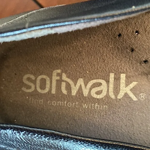 SoftWalk Find Comfort Within Navy Blue Leather Low Heel Pumps Size 10.5W