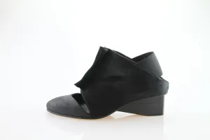 SWIVEL / BLACK PONY /