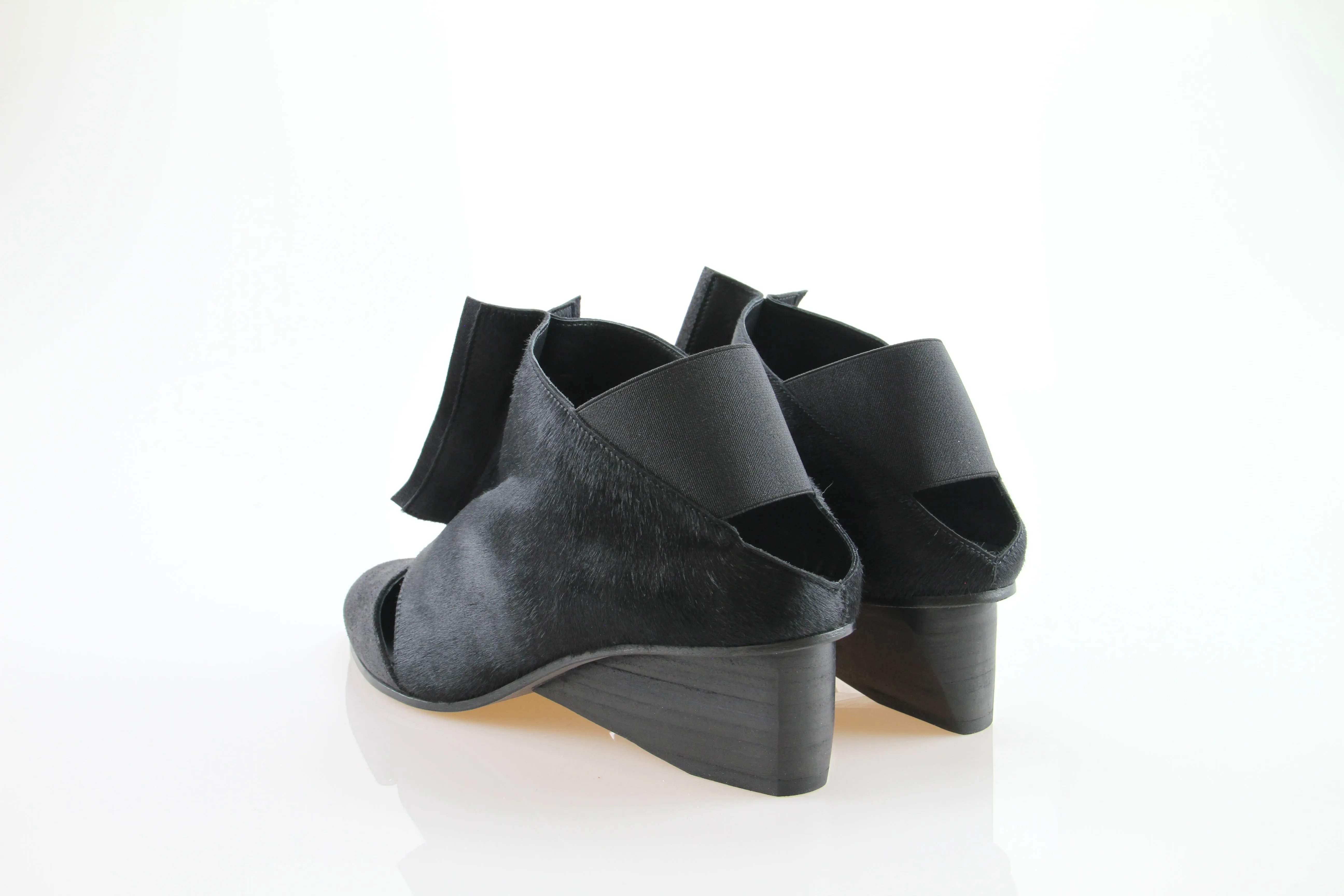 SWIVEL / BLACK PONY /