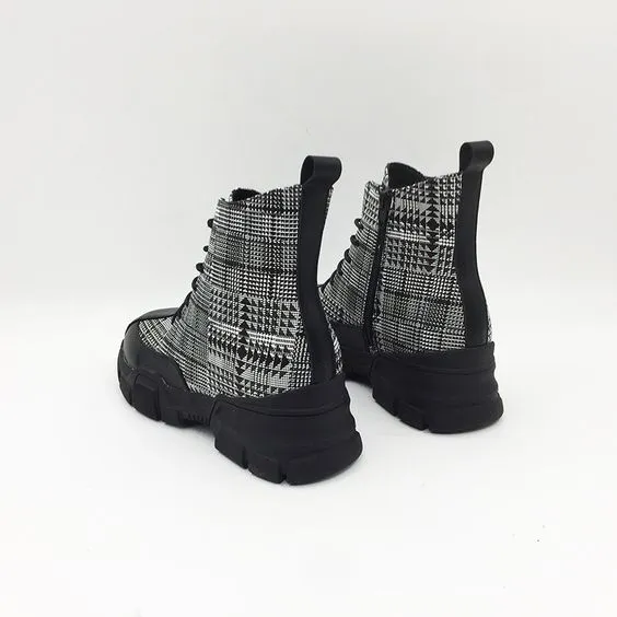 Trendy British Zipper Grid Boots