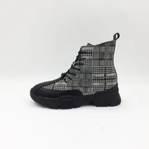Trendy British Zipper Grid Boots