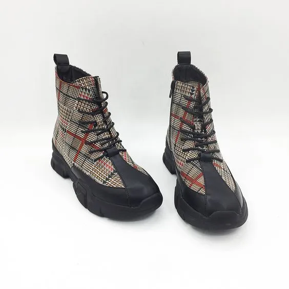 Trendy British Zipper Grid Boots