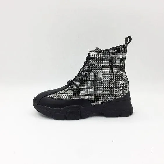 Trendy British Zipper Grid Boots
