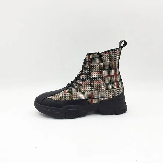 Trendy British Zipper Grid Boots