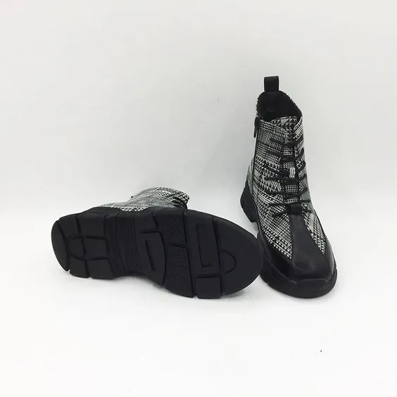 Trendy British Zipper Grid Boots