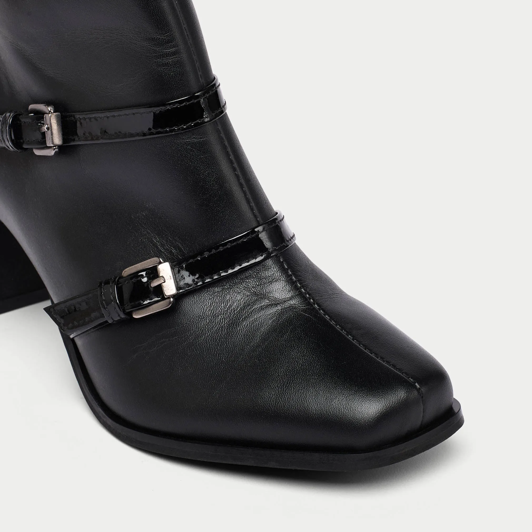 Zoe - Black Leather